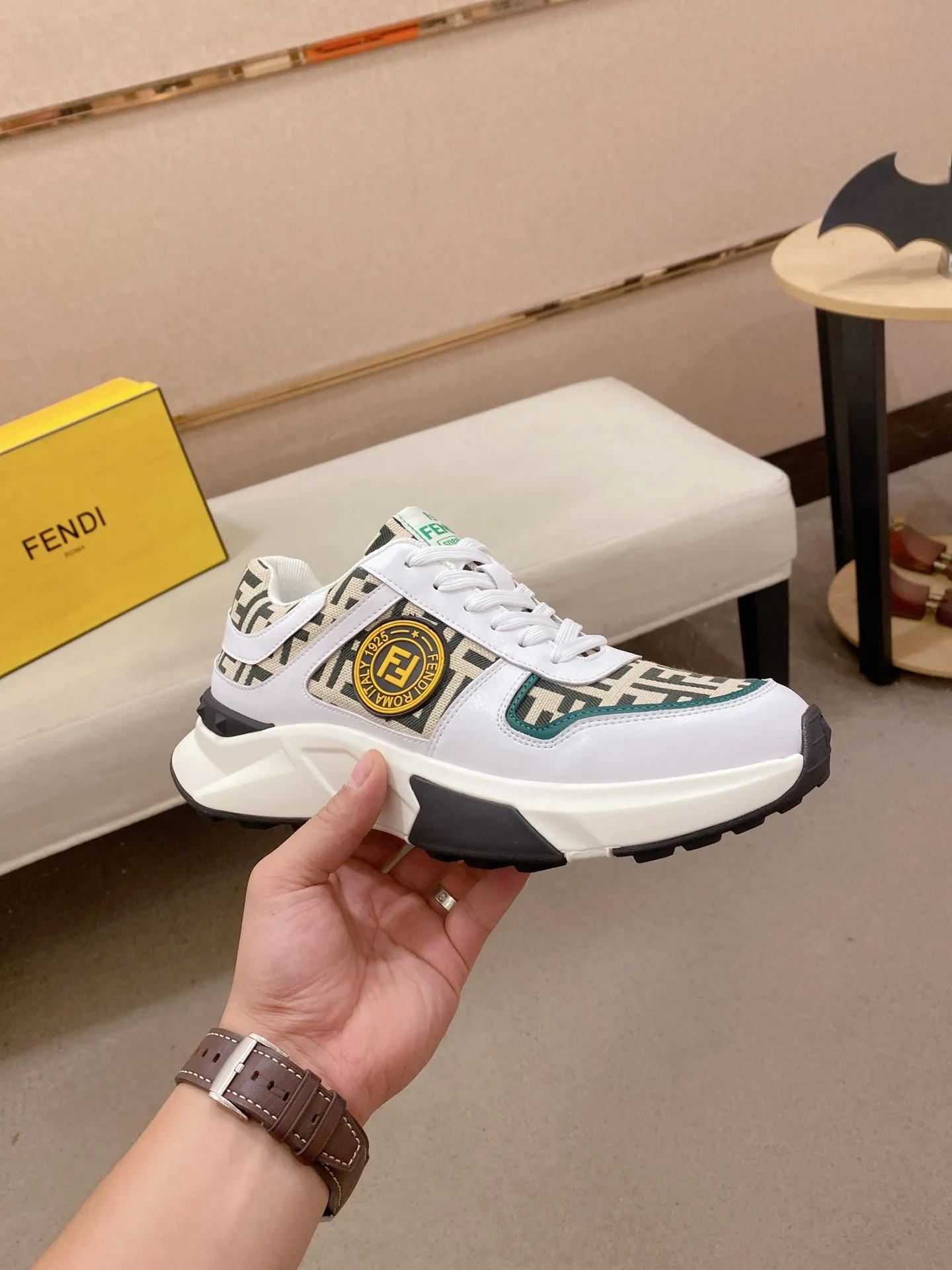 Men's shoes 💰 462💰 (fendi) New style 👊🏻 upper 🇮🇹 imported cowhide fabric 🇩🇪 lining imported sheepskin lining. The original outsole is molded to highlight the identity of every man, and the upper foot is elegant and stable🚶🏻🚶🏻The high-end custom counters reproduce the original version📯No matter the wind or rain, the shoe last remains unchanged and can withstand the verification of time🔍️,🔵 Size: 38-44